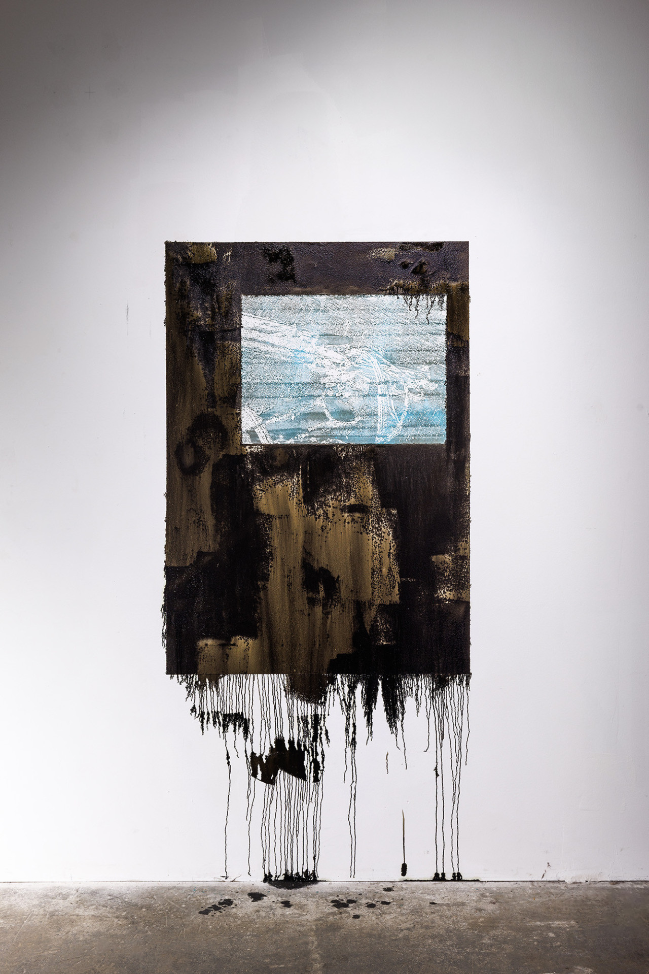 Collectif Grapain - Presse à poussières, 2026(Steel, fire extinguishers, silk, leather, beeswax, hemp rope, copper, motor oil.)280 × 190 × 120 cm.Collaboration with Francois Dufeil. On the wall + edition of 8 prints paper.Ann&nbsp;?, Fluxus Art Projects, Le Wonder, Bobigny (FR)Photo: Salim Santa Lucia 